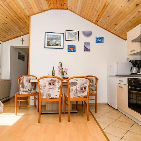 Apartman Bozena 1/4 *