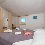 Bozena 1/4 *